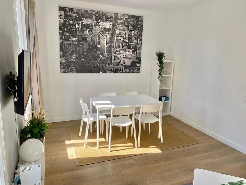 2 Bdr Eixample Apartment Barcelona 0*,